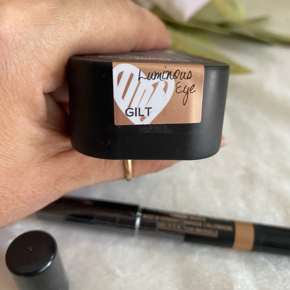 NUDESTIX EYESHADOW PENCIL ✏️ WITH SHARPENER COLOR GILT